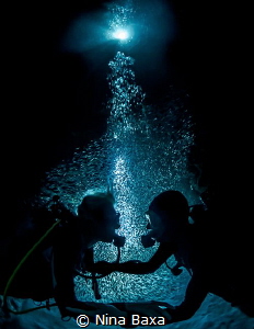 Honeymooners - a couple on a dive with Silversides a day ... by Nina Baxa 